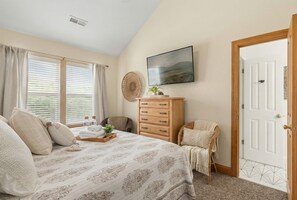 6 bedrooms, desk, iron/ironing board, travel cot - 6BR Soundfront | Duck, NC | Private Pool, Hot Tub, Rooftop Deck | Pet-Friendly (Kitty Hawk)