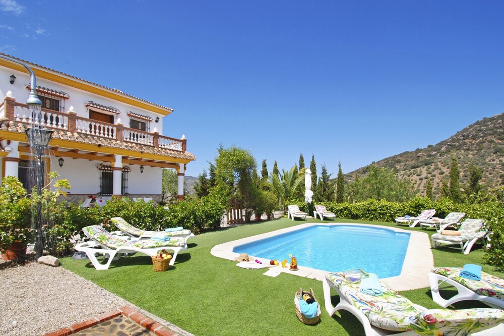 Surprising villa with pool for a wonderful group holiday.