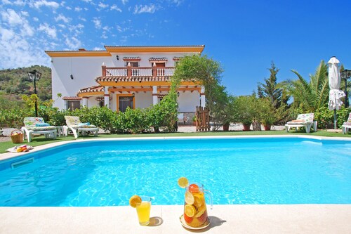 A captivating retreat with pool for an exceptional group holiday. Pet friendly.