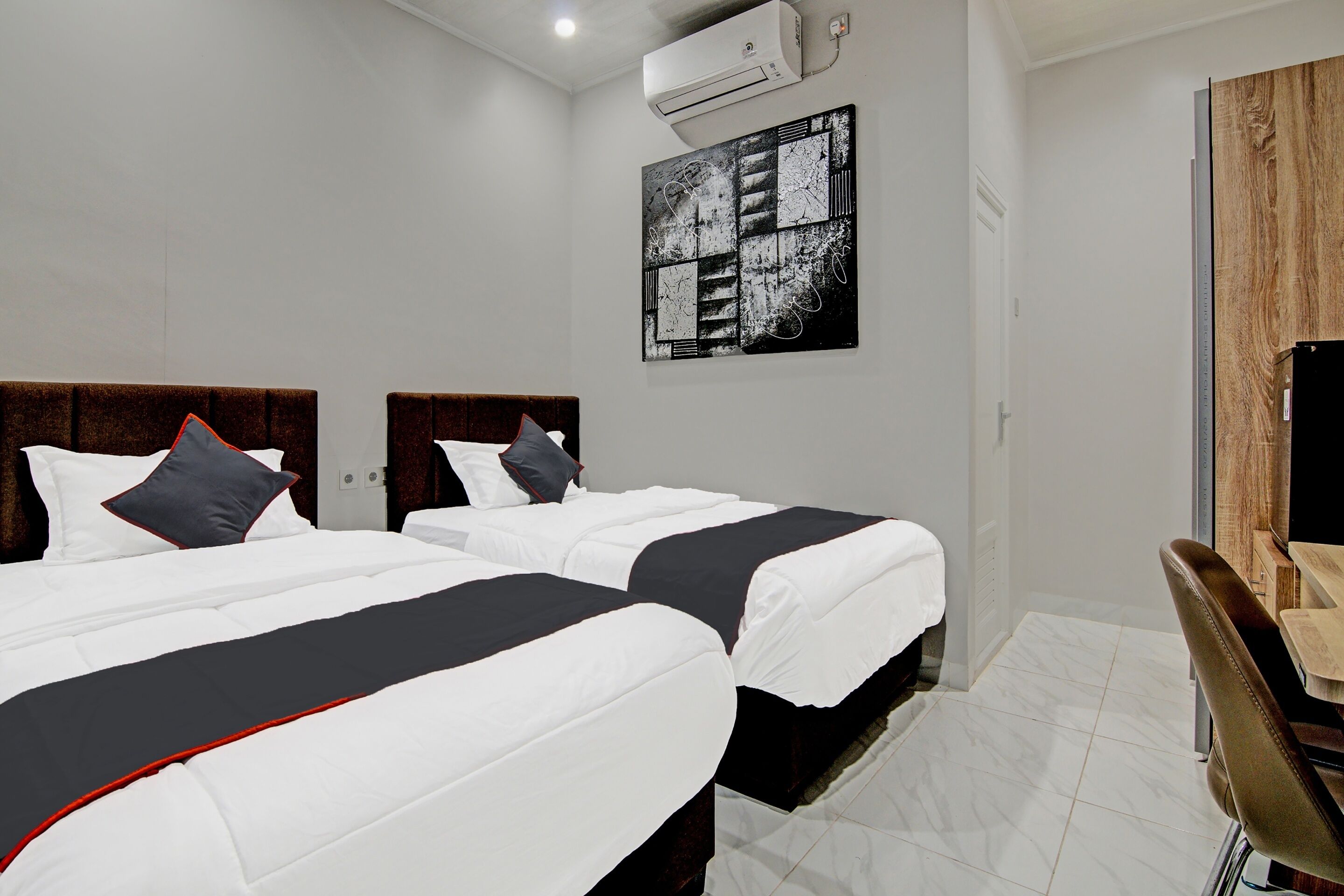 classic suite | laptop workspace, free wifi, bed sheets