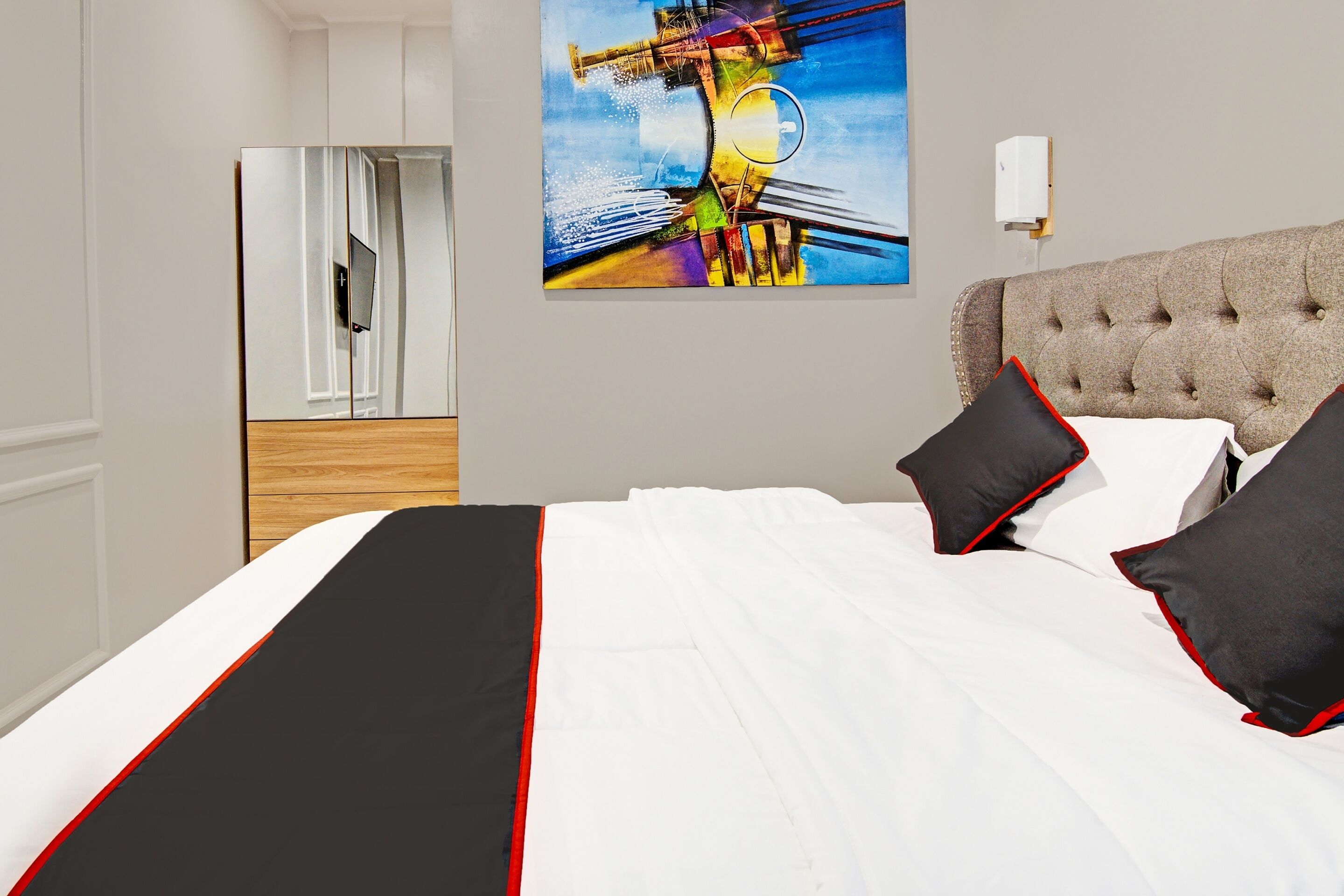 deluxe double room | laptop workspace, free wifi, bed sheets