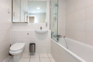 Basic Apartment, Multiple Beds | Bathroom - Newly Renovated 1BD Flat - Camden (London)