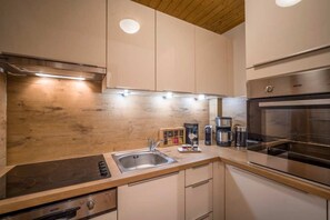 Kühlschrank, Ofen, Herdplatte, Geschirrspüler