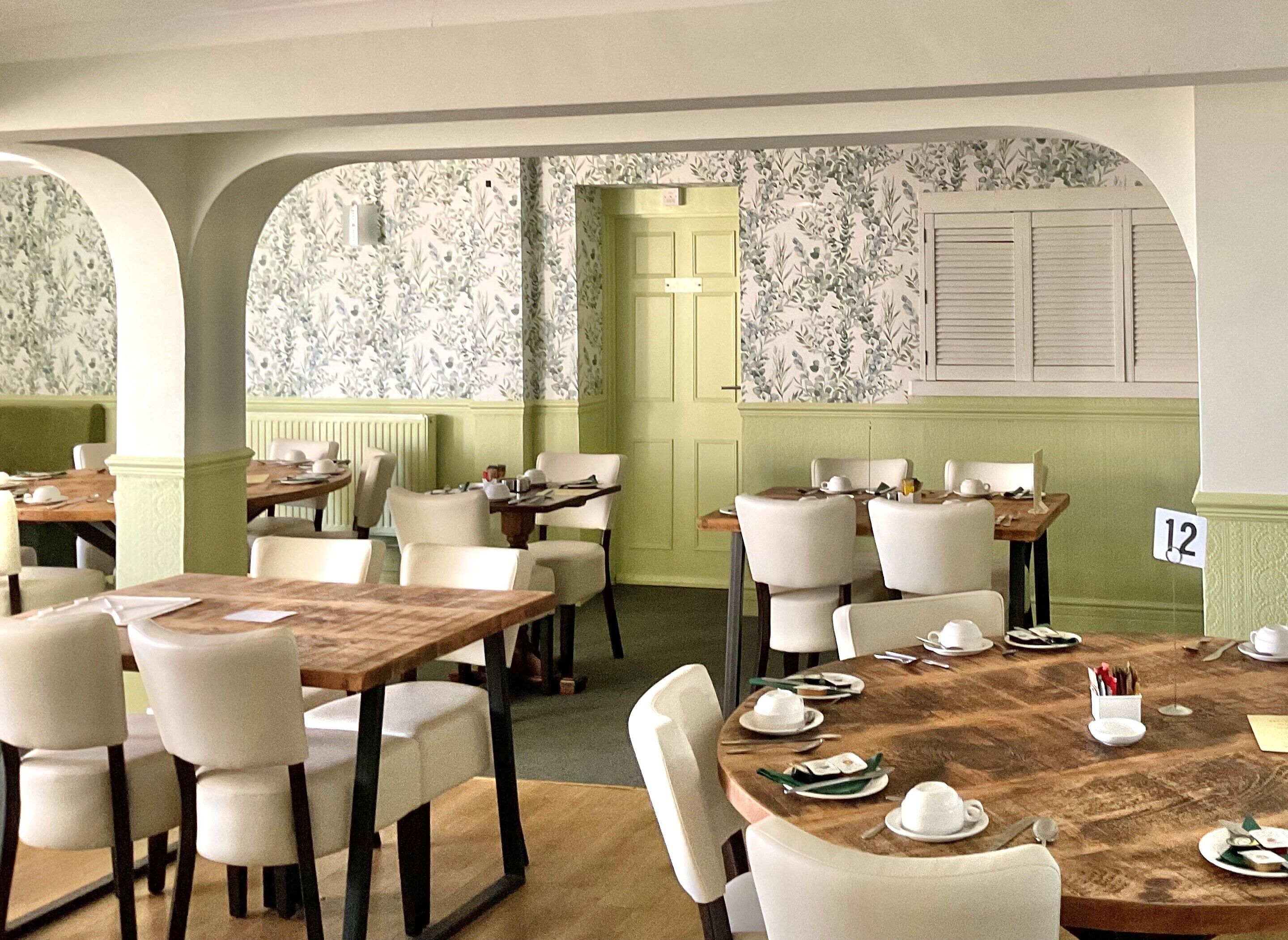 Free daily English breakfast 