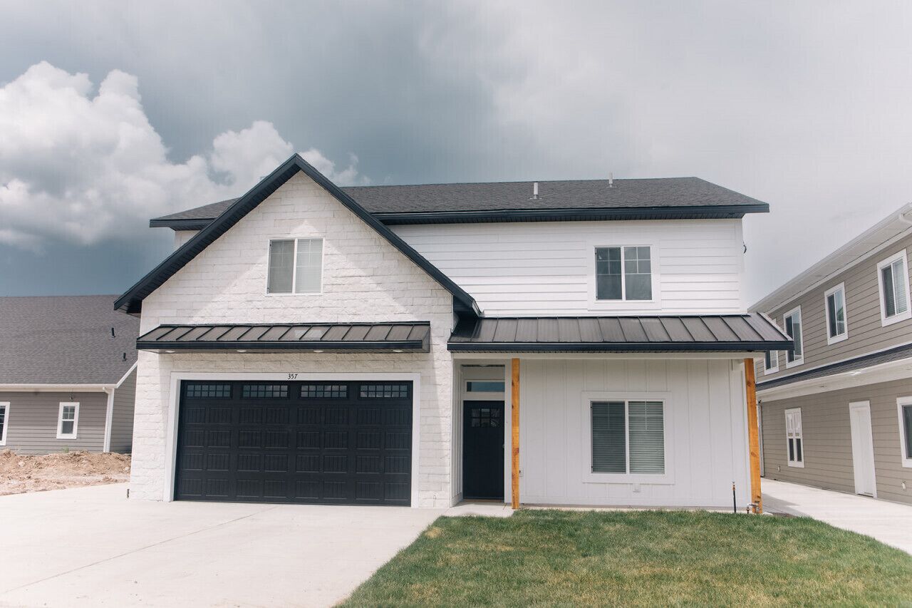 Kodiak Bay w/ Theater Room and Hot Tub!