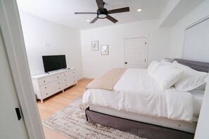 6 bedrooms, travel cot, free WiFi, bed sheets