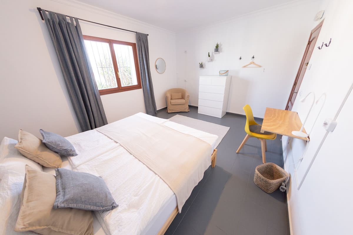 Habitación estándar doble | Decoración individual, mobiliario individual, escritorio