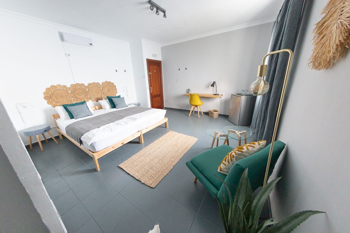 Superior Double Room | Desk, laptop workspace, WiFi (free), individually decorated