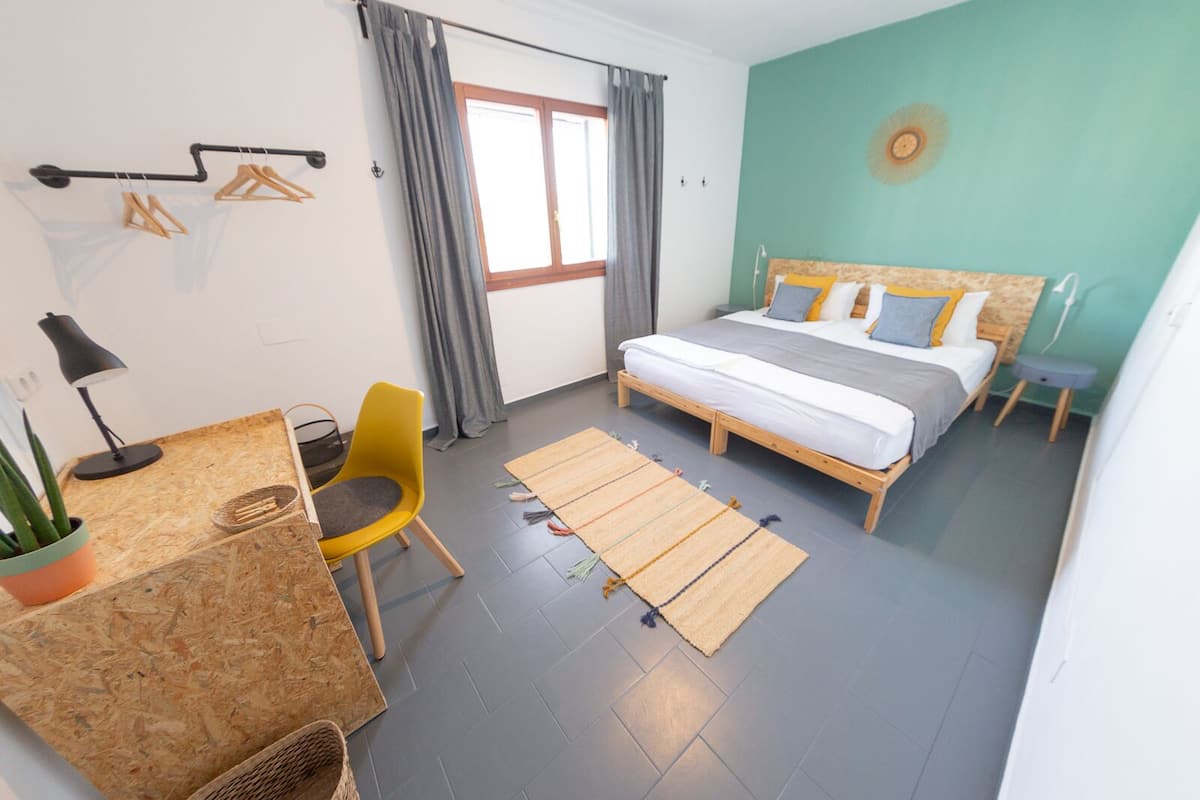 Habitación estándar doble | Decoración individual, mobiliario individual, escritorio