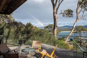 Terrace/patio - The Edge - an architecturally designed home with breathtaking views (Binalong Bay)
