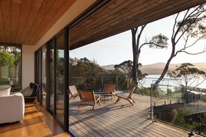 Terrace/patio - The Edge - an architecturally designed home with breathtaking views (Binalong Bay)