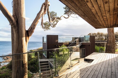 The Edge - an architecturally designed home with breathtaking views