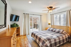 4 bedrooms, iron/ironing board, WiFi, bed sheets