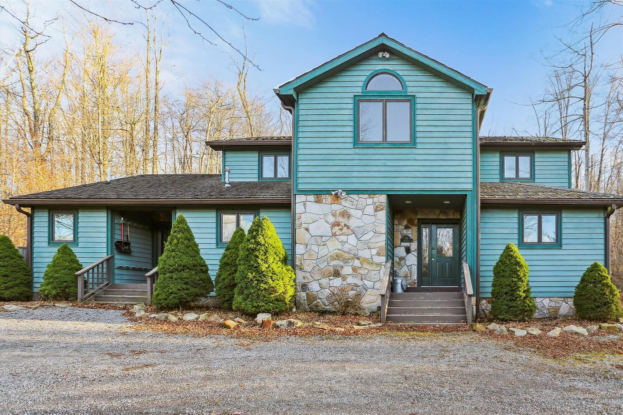 2-night rentals available. Spacious Canaan Valley mountain home!!