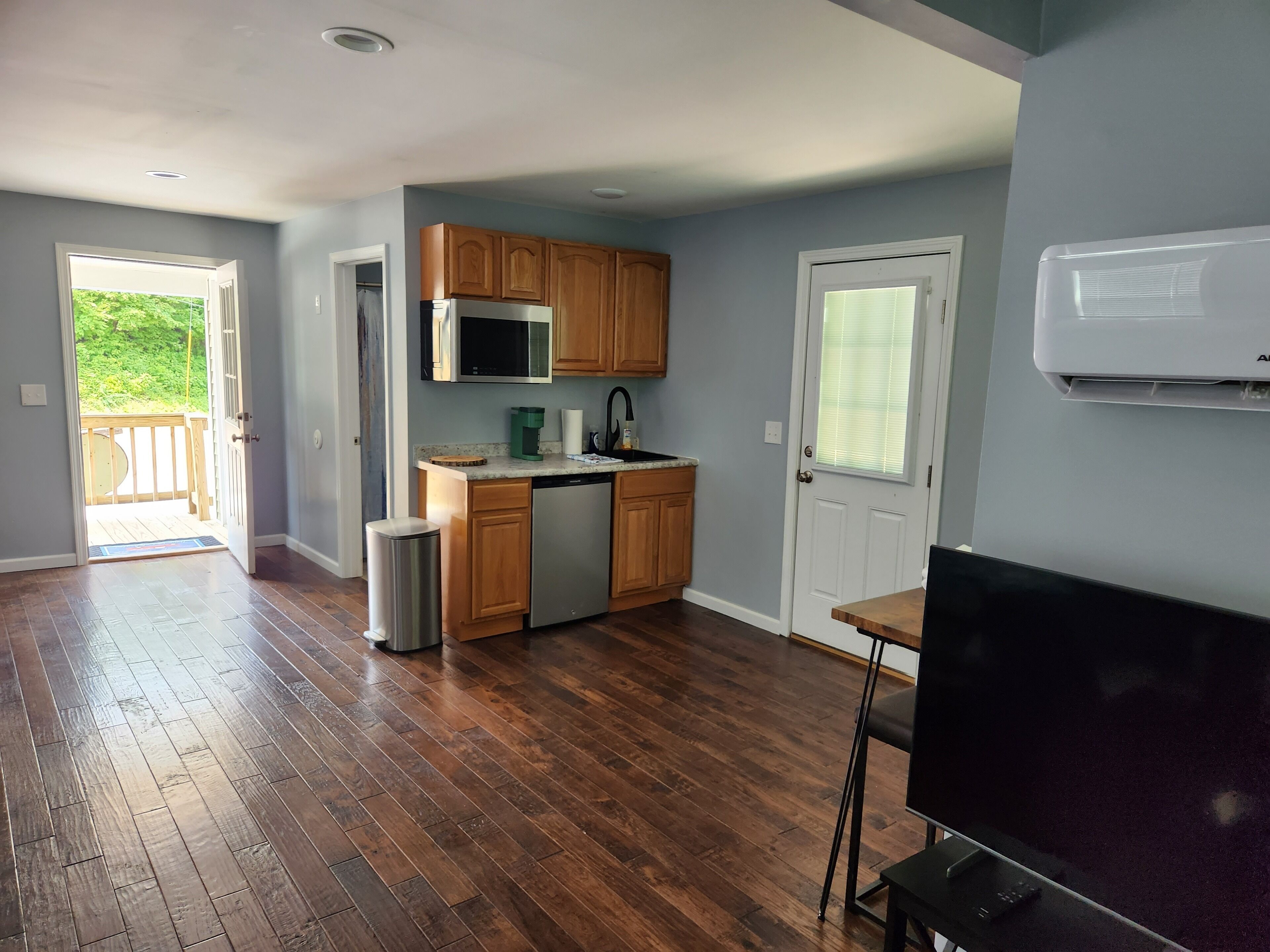 Charming cabin, above Dale Hollow Marina