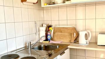 Refrigerador, cafetera/tetera, tetera/pava eléctrica, tostadora