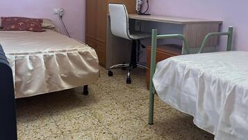 4 Schlafzimmer, Bügeleisen/Bügelbrett, WLAN