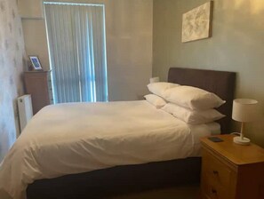 1 soverom, skrivebord, strykejern/-brett og wi-fi (inkludert)