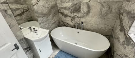 Appartement, plusieurs lits | Salle de bain
