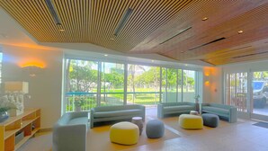 Unclassified image, 2 of 16, button - Oceanfront Studio | Spectacular Views | Full Kitchen | Nearby Parking(Fee) (Honolulu)