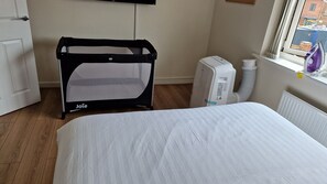 House | 2 bedrooms, iron/ironing board, free WiFi, bed sheets