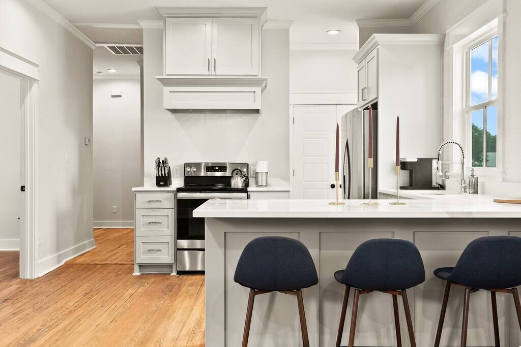 The White House on Burnett - Close to Everything