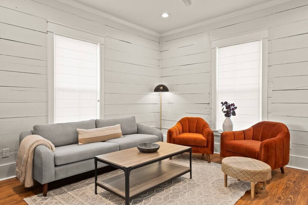 The White House on Burnett - Close to Everything