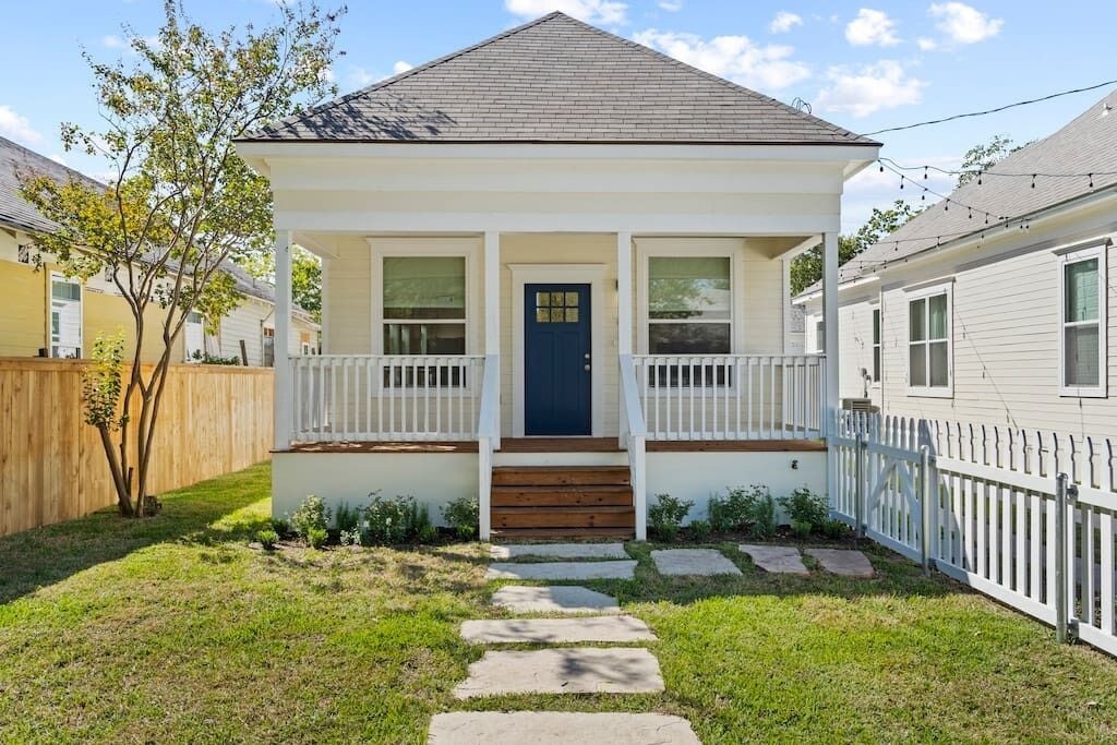 The Shotgun House on 10th - Close to Everything