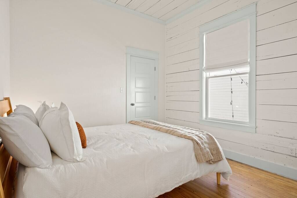 The Shotgun House on 10th - Close to Everything