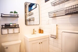 Shower, towels - New! Moonlight Ridge-Shipping Container Home (Alpine)