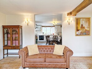 Smart TV, fireplace, books, music library