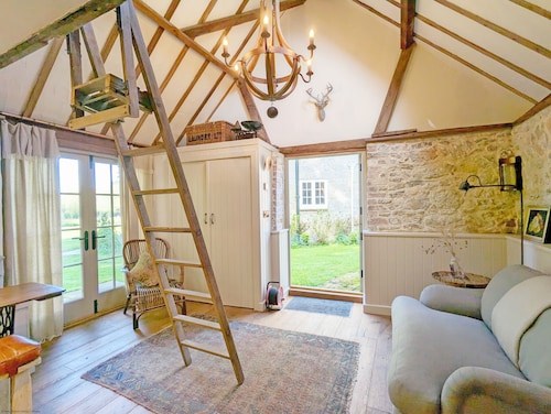 Holme Street House and Dove Cote Lodge - sleeps 12 guests  in 5 bedrooms