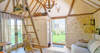 Holme Street House and Dove Cote Lodge - sleeps 12 guests in 5 bedrooms