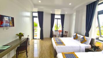 Family Quadruple Room | Desk, laptop workspace, soundproofing, iron/ironing board