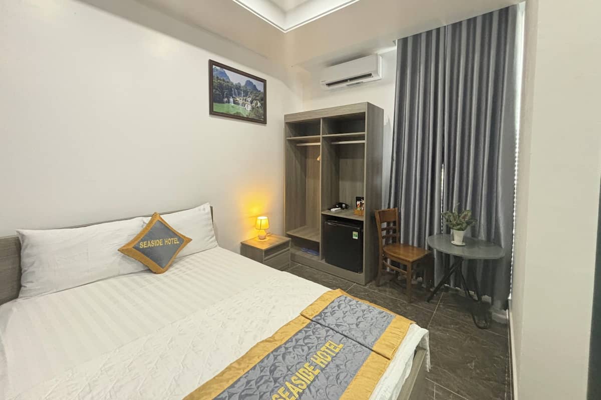 Basic Double Room | Desk, laptop workspace, soundproofing, iron/ironing board