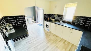House | Private kitchen | Fridge, microwave, oven, stovetop
