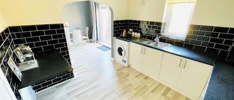 Ferienhaus | Eigene Küche | Kühlschrank, Mikrowelle, Ofen, Herdplatte