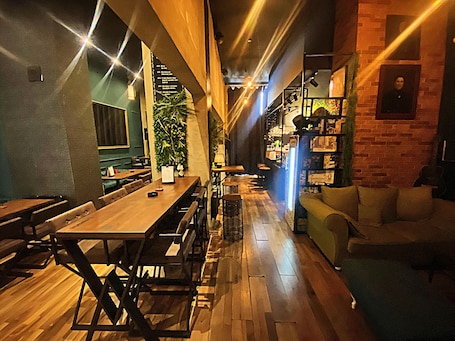 Breakfast, lunch and brunch served