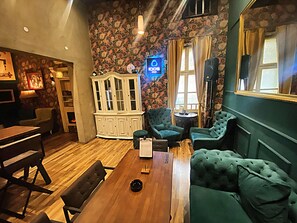 Petit déjeuner, déjeuner et brunch servis sur place