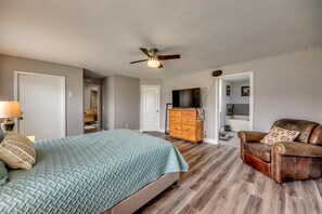 3 bedrooms, iron/ironing board, travel cot, free WiFi