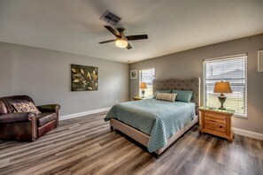 3 chambres, fer et planche à repasser, lit parapluie, Wi-Fi gratuit