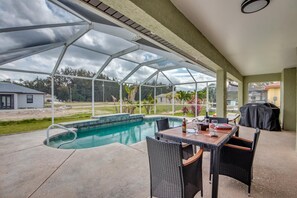 Alberca al aire libre y alberca climatizada