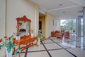 Lobby - Hotel O Sarbini (Menggala)