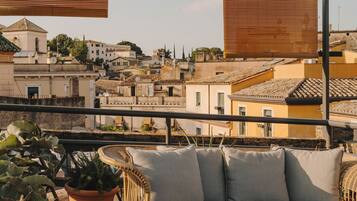 Superior kamer, terras, uitzicht op heuvels (Torre Fugit) | Lakens van Egyptisch katoen, luxe beddengoed, donzen dekbedden