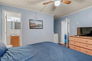 1 bedroom, desk, WiFi, bed sheets