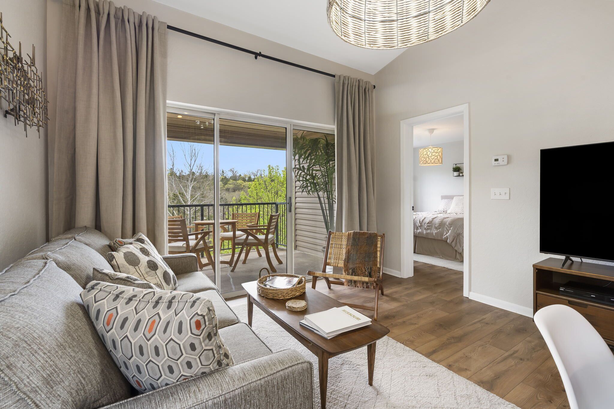 Whiskey's Hillside Retreat | Balcony Views!