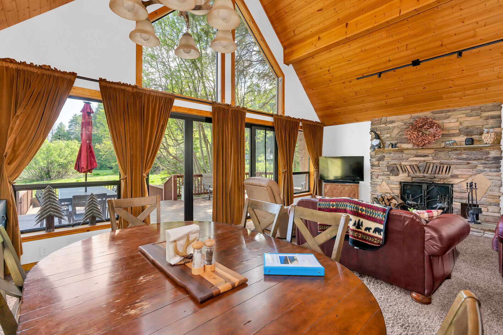 The Pond Cabin | Near Shaver Lake & Town Center!