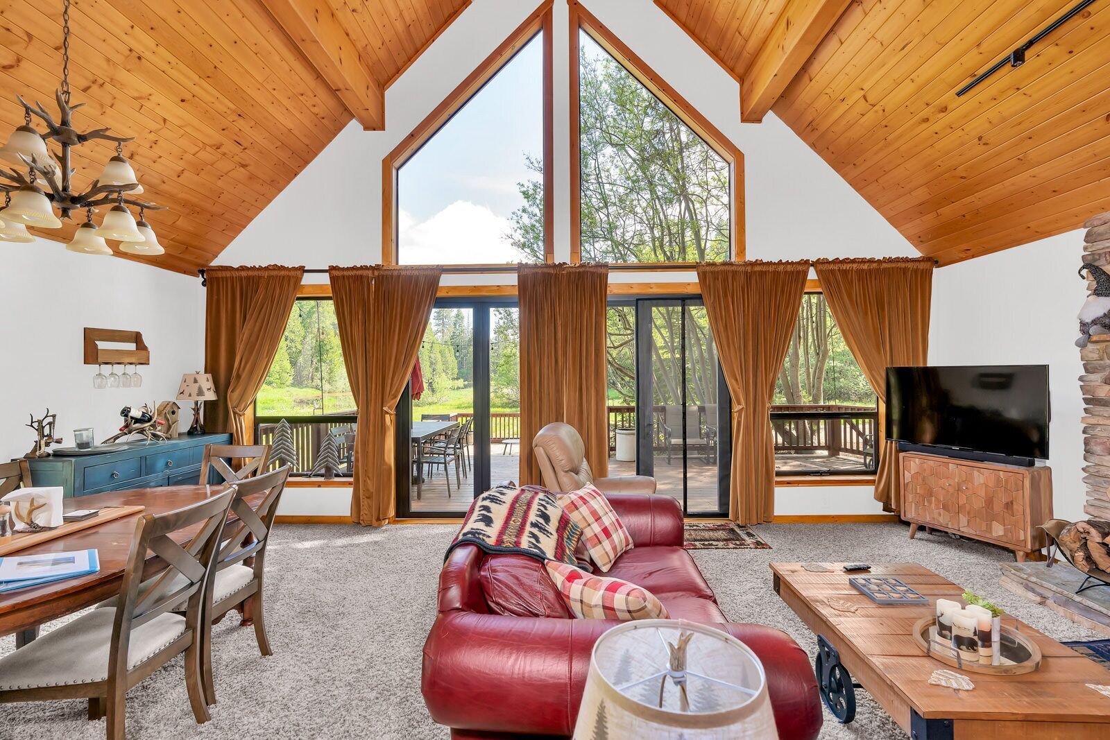 The Pond Cabin | Near Shaver Lake & Town Center!