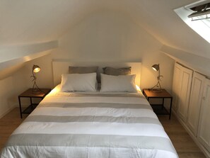 4 slaapkamers, een strijkplank/strijkijzer, gratis wifi, beddengoed