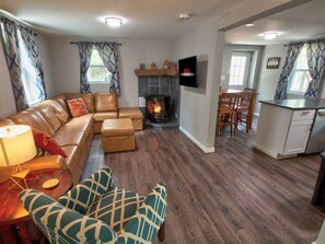 تلفزيون، مدفأة، ألعاب فيديو، كرة قدم الطاولة